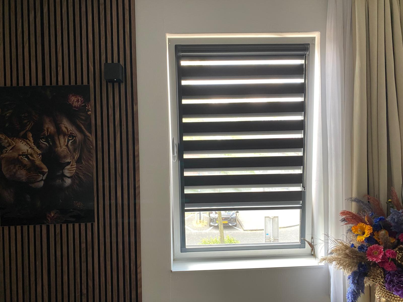 Rolgordijn in woonkamer